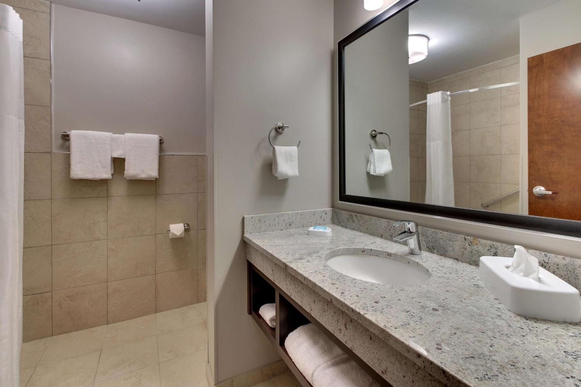 Drury Inn & Suites Columbus Polaris Екстериор снимка
